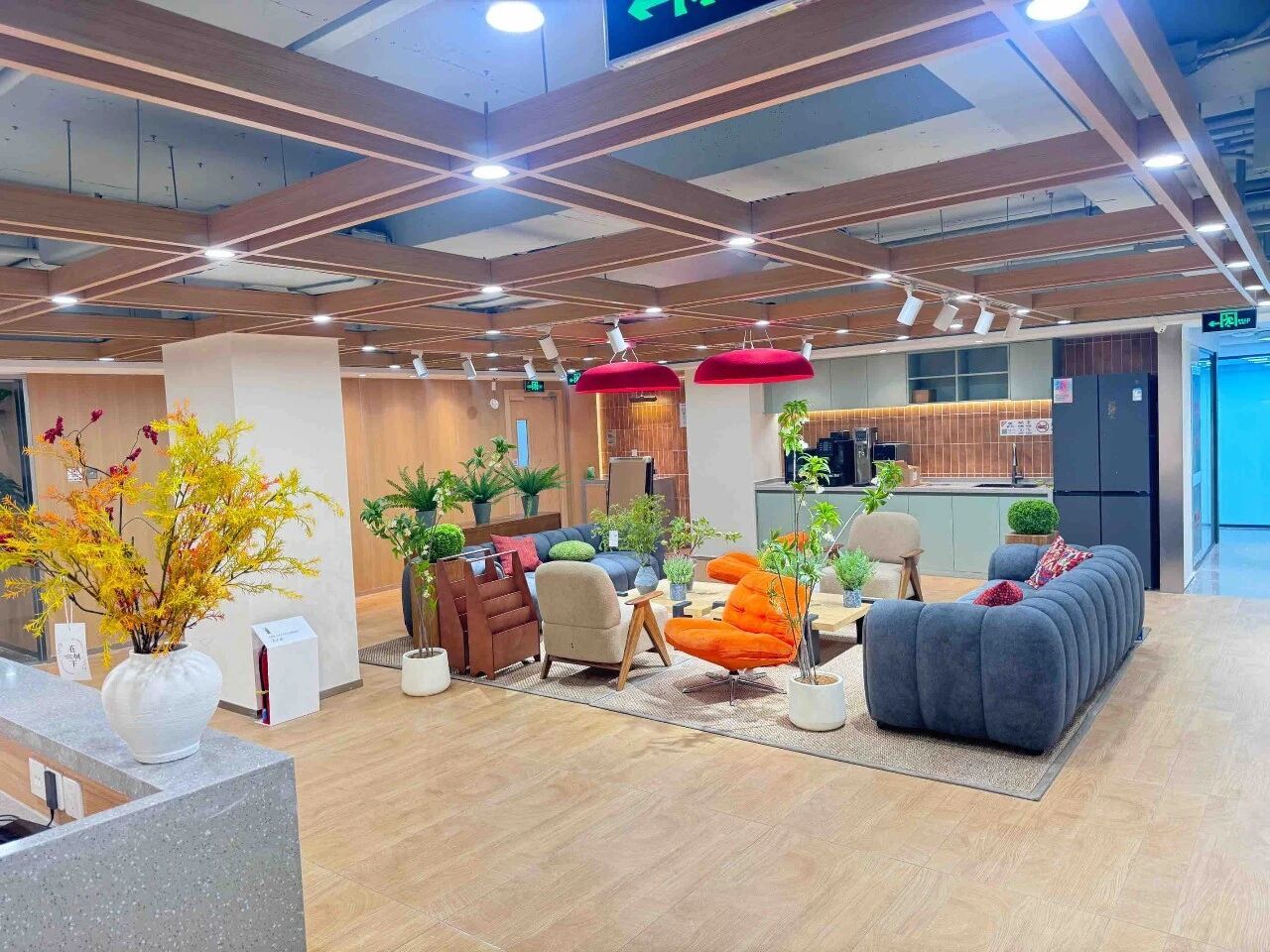 创富港北京海淀万柳亿城【新店开业&amp;再增一店】，1到12人间办公室送免租期